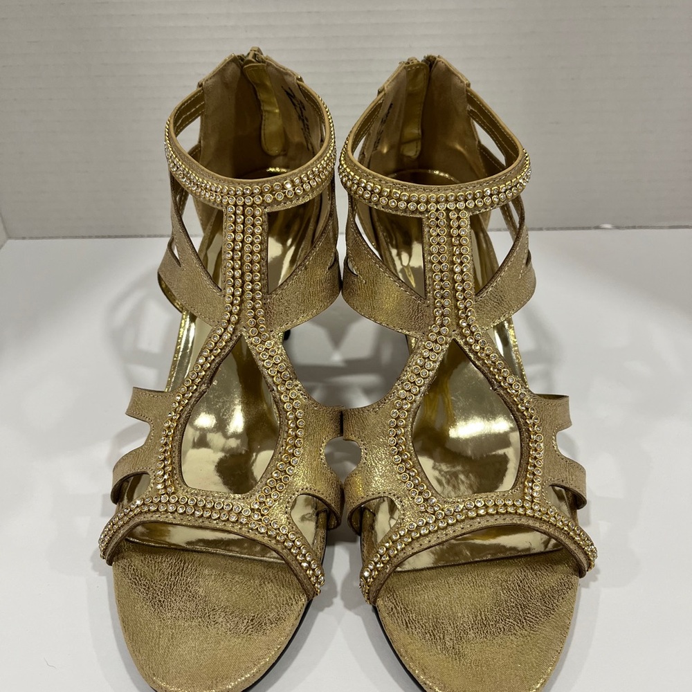 Easy Street Flattery‎ Gold Stiletto Heel. Size: 9WW. Color: Gold - Picture 5 of 9